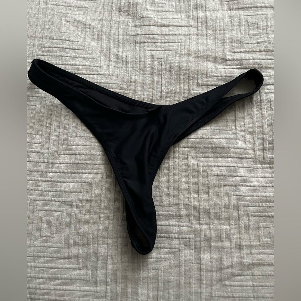 Boutine LA black thong bottom